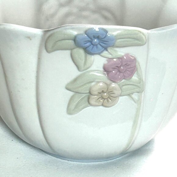 FTD 1992 Floral Ceramic Vase With Embossed Pastel Flowers Design Vintage Retro - Picture 8 of 10